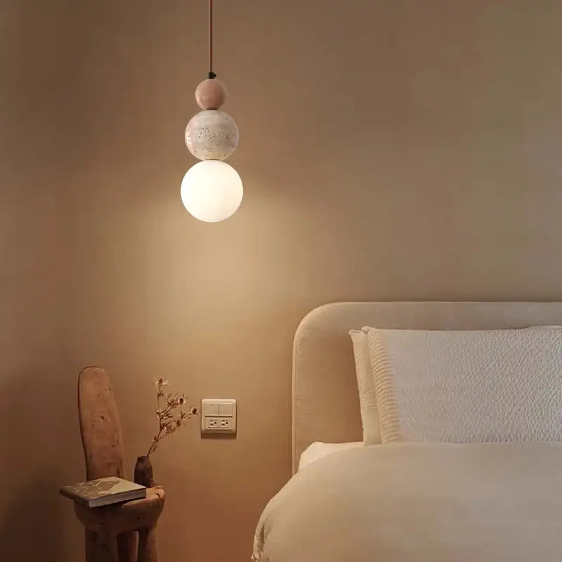 Orbe Terra — Lámpara colgante de travertino, madera y vidrio